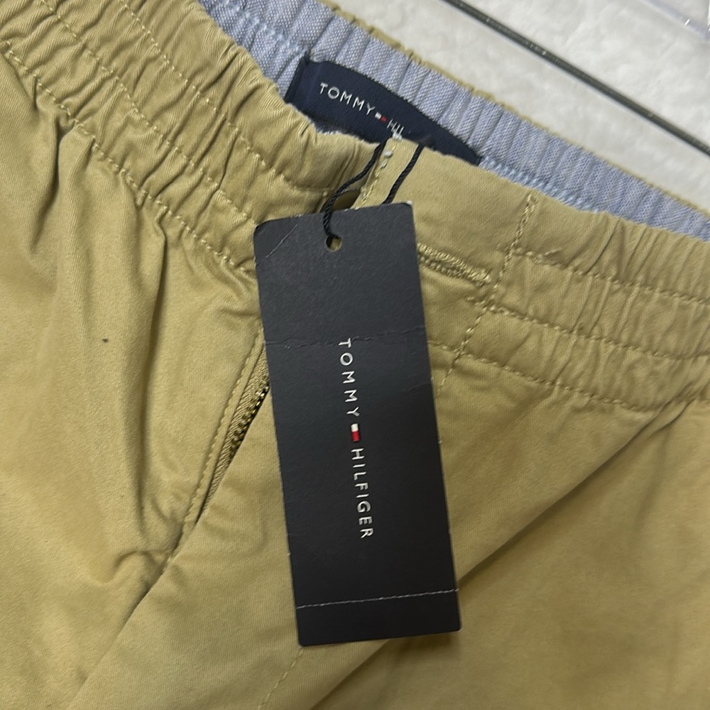 NWT .SIZE-M..97%COTTON..TOMMY-HILFIGER—Tan Flat Front Shorts - Picture 2 of 13